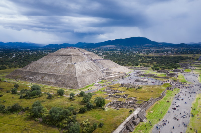 MiguelGandia | Pyramids of the Sun and Moon in Teotihuacan